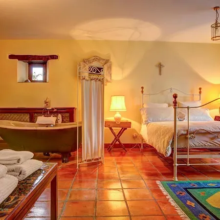 Saint-andre-de-najac Sleeps 8 Pool Wifi