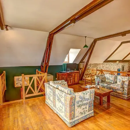 Villa Saint-andre-de-najac Sleeps 8 Pool Wifi *