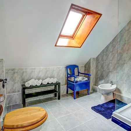 Saint-andre-de-najac Sleeps 8 Pool Wifi *