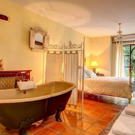 Saint-andre-de-najac Sleeps 8 Pool Wifi Villa