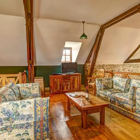 Saint-andre-de-najac Sleeps 8 Pool Wifi Saint-André-de-Najac