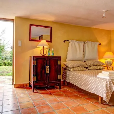 Saint-andre-de-najac Sleeps 8 Pool Wifi Saint-André-de-Najac